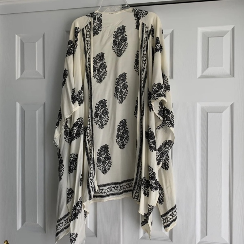 SOLD Black and White Print Kimono